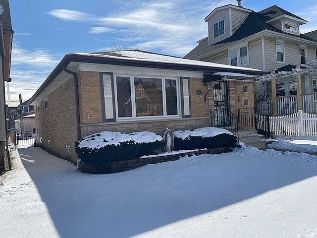 2nd image of 4843 W Berteau Ave