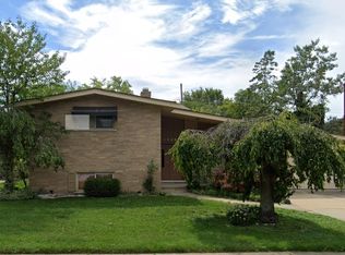 1039 Canterbury Rd, Grosse Pointe Woods, MI 48236