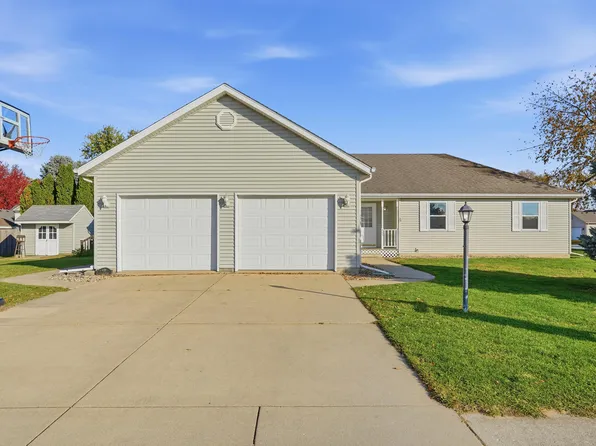 407 McKinley St, Kouts, IN 46347