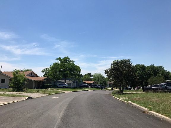 4th image of 240 Christine Dr