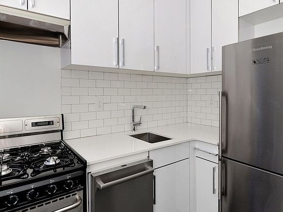 5th image of 82 Washington Pl APT 4B