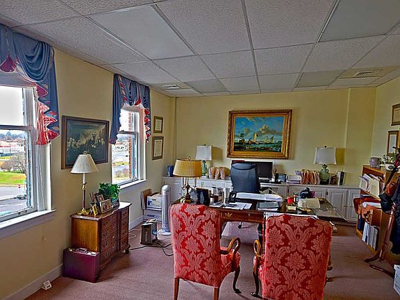 4th image of 105 West Side Sq