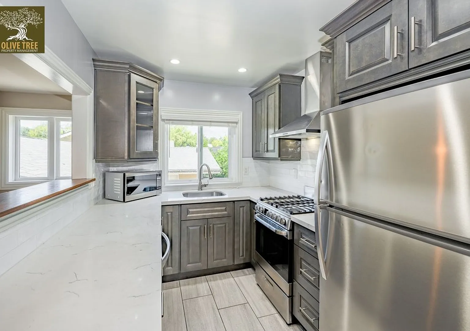 Fully Updated Spacious Studio Above Garages in Pasadena! — Photo 1