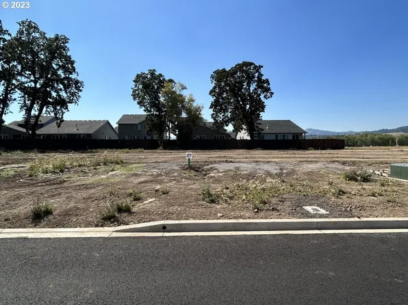 2931 NW Pinot Noir Dr #27, McMinnville, OR 97128