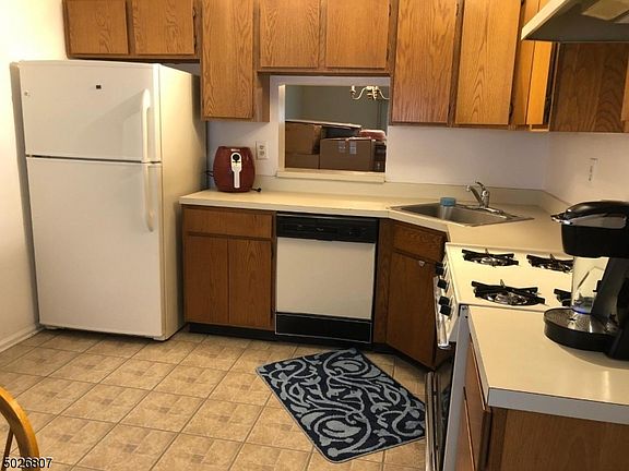 5th image of 529 Norwich Ct
