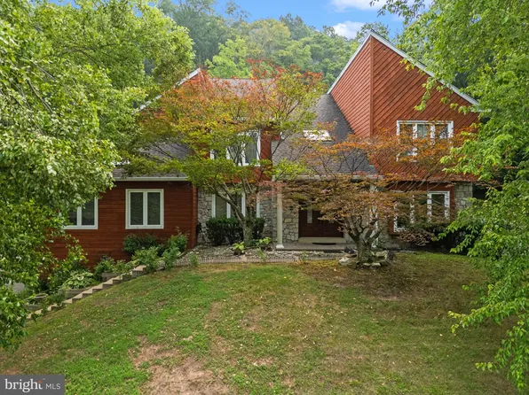 2002 Par Dr, Doylestown, PA 18901