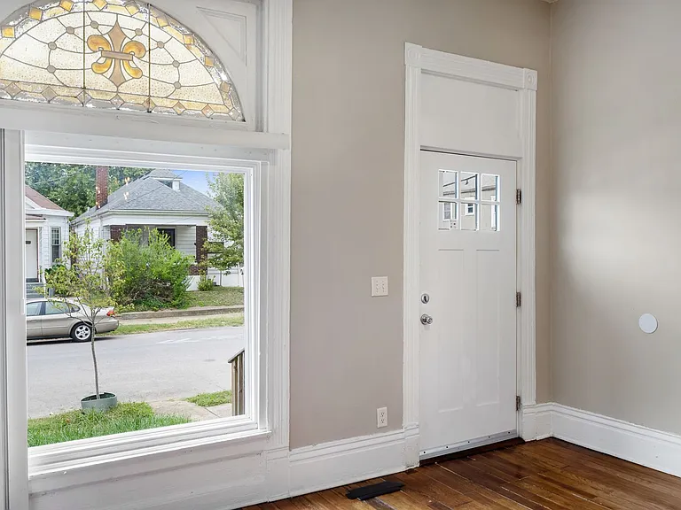 638 E Ormsby Ave — Photo 3