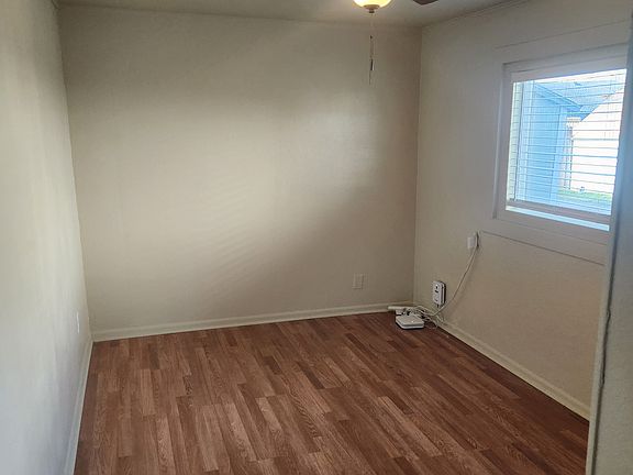 2nd image of 624 E Freeport St #1
