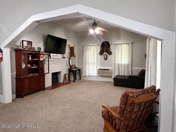 2nd image of 812 Watts St