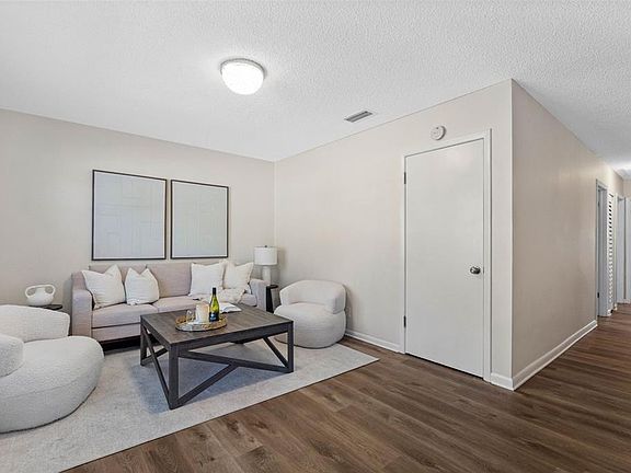 4th image of 1740 W Walnut St