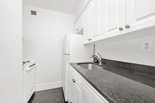 Rented by Compass | media 34