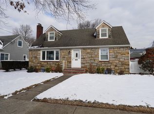 347 Beech St, Hempstead, NY 11550