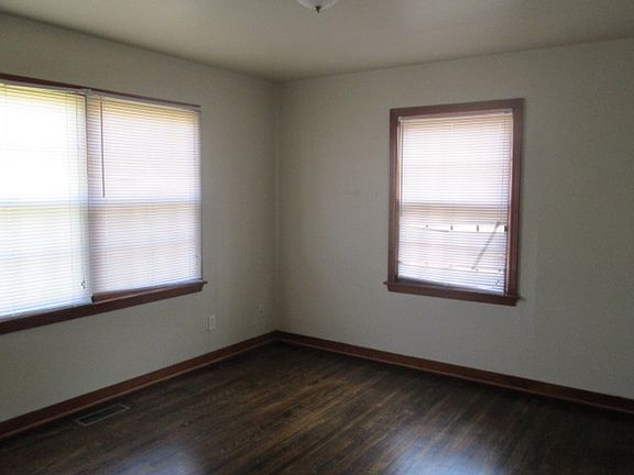 3rd image of 632 SW 49th St
