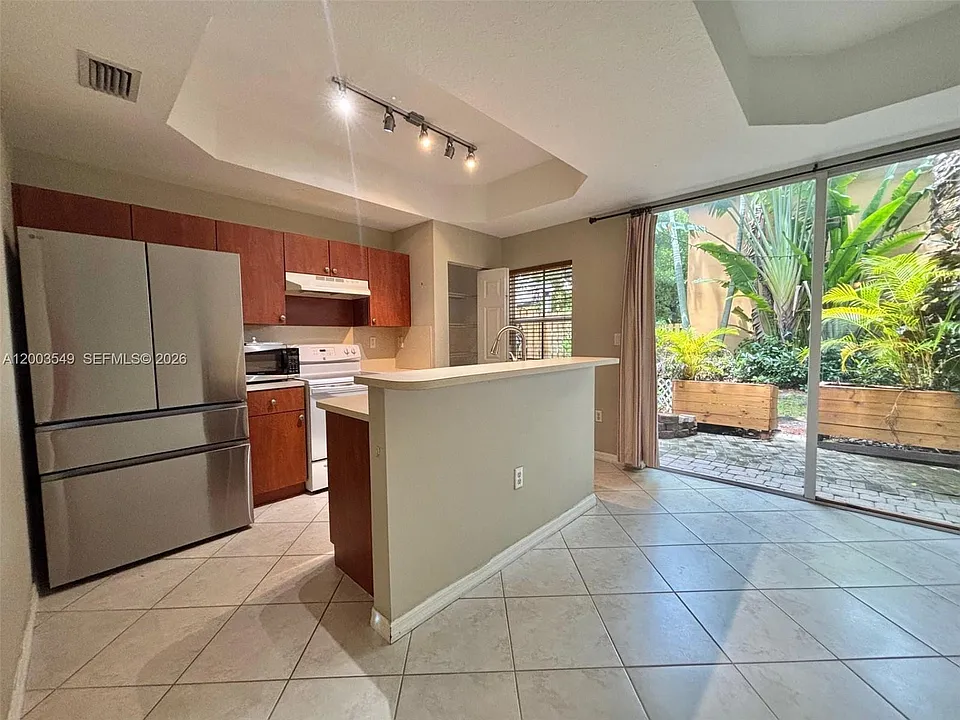 2307 Anchor Ct #4006