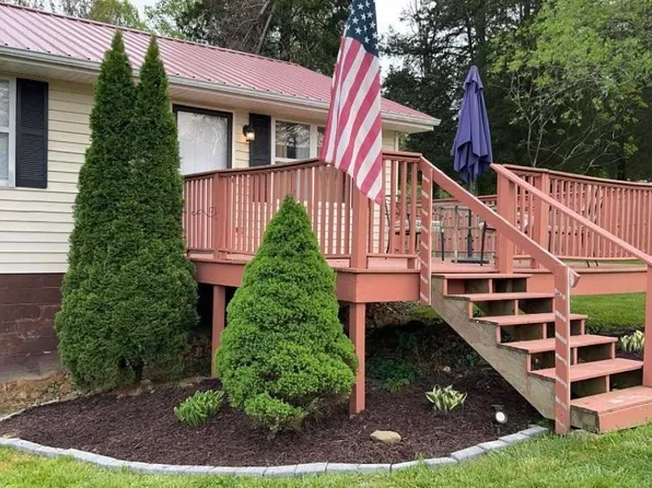 82 Terra Ln, Prichard, WV 25555