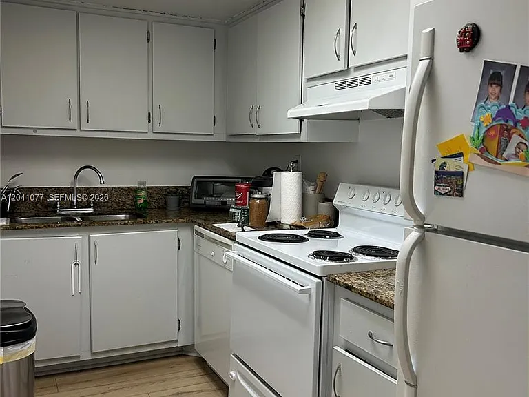1975 Normandy Dr #301 — Photo 3