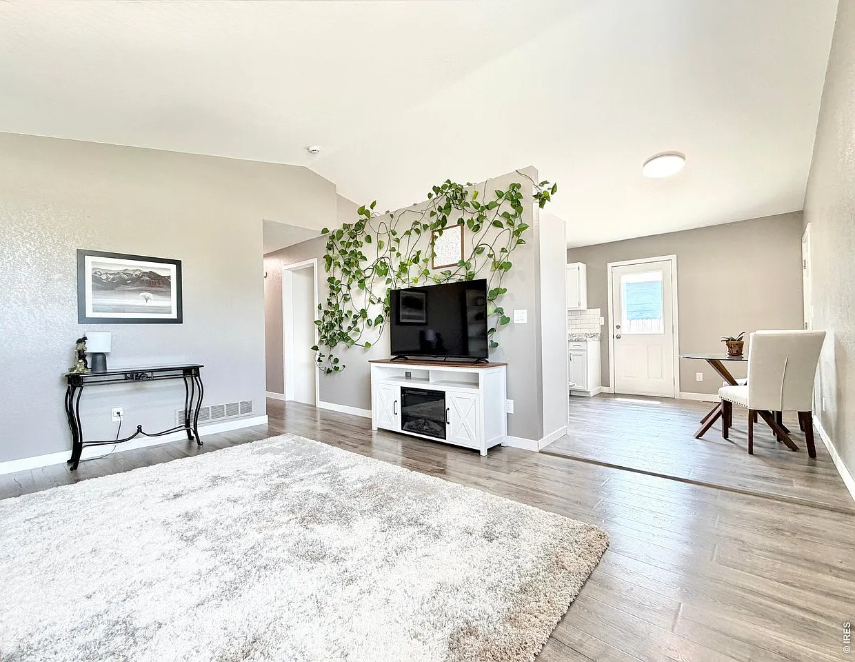 3 bed, 2288 sqft, $1,100 — Photo 1