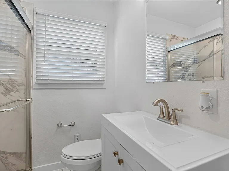 5016 Marks Pl — Photo 11