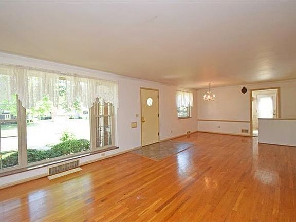 5th image of 6755 Sandalwood Ln