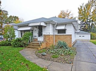 3920 Circlewood Dr, Fairview Park, OH