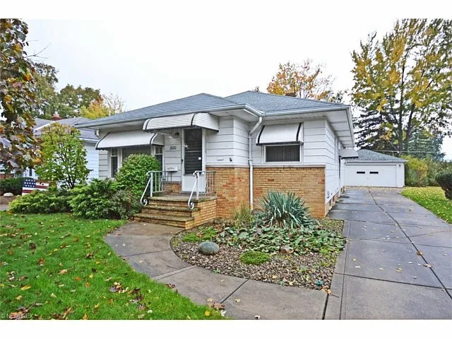 3920 Circlewood Dr photo 1