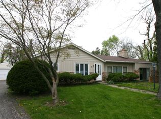 6 Summit Ter, Lake Zurich, IL 60047