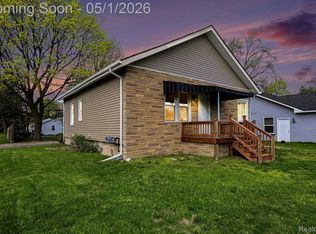 5200 Hatchery Rd, Waterford, MI 48329