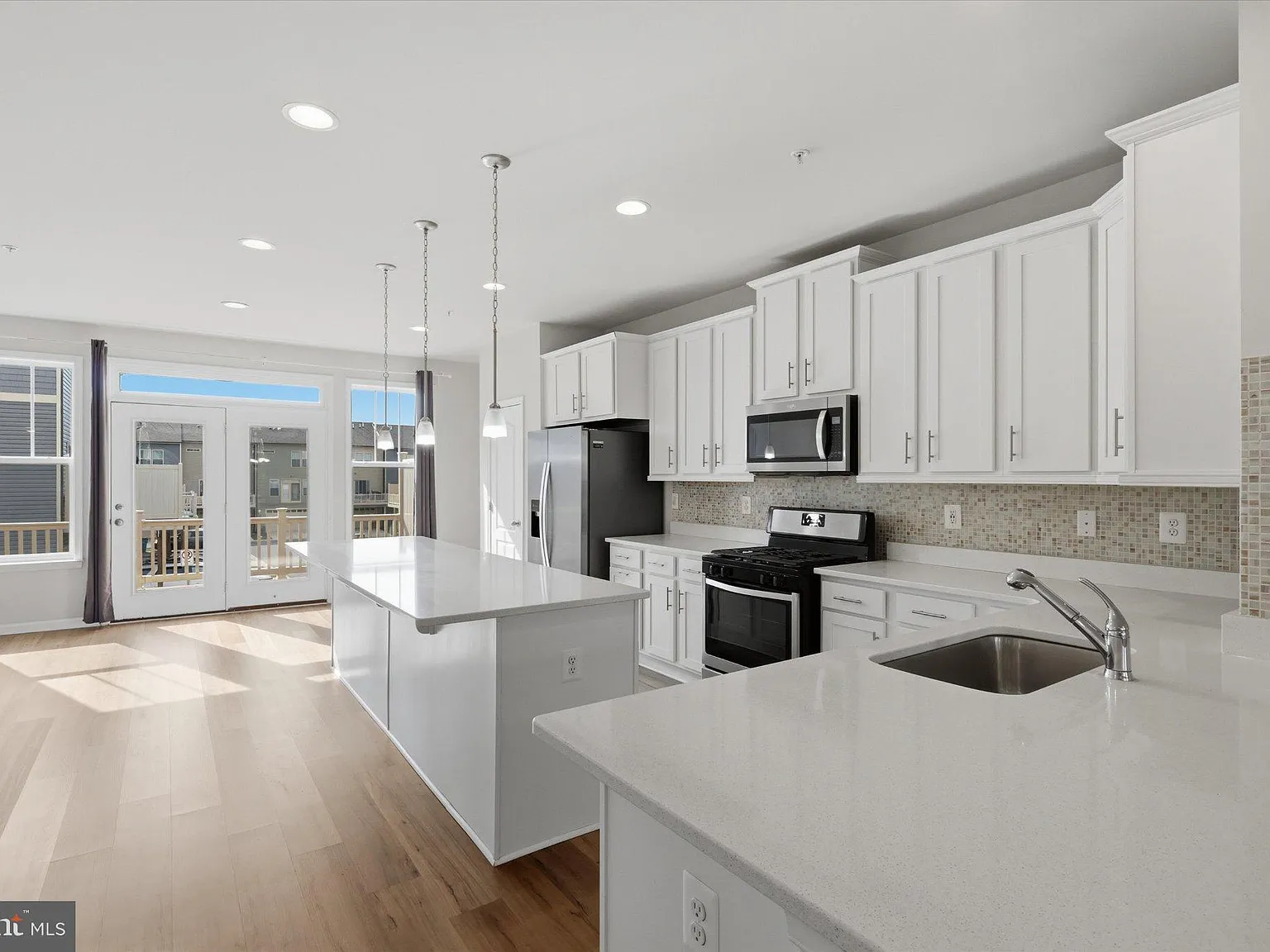 4 bed, 3.5 bath, 2160 sqft, $2,800 — Photo 2