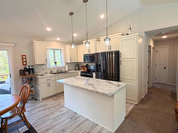 3rd image of 444 Roosevelt Dr