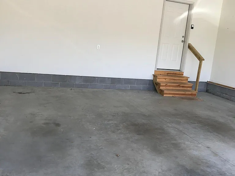 812A East St — Photo 25