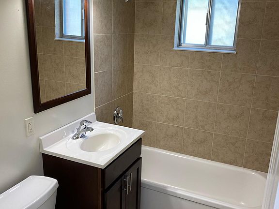 3rd image of 127 Newell St #1