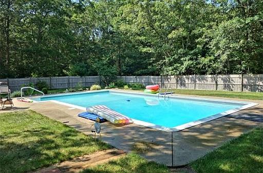 2nd image of 18 White Oak Dr