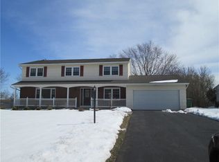 18 Waterford Way, Fairport, NY 14450