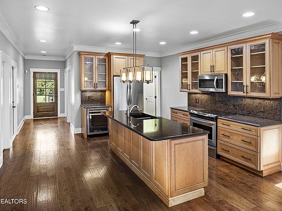5th image of 8420 Vinings Way