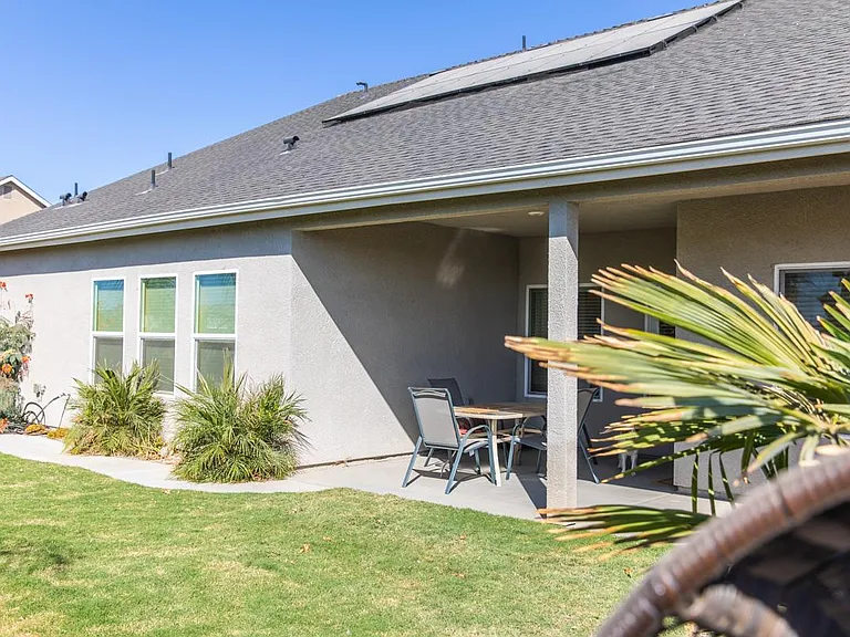 2327 W Queens Way — Photo 37