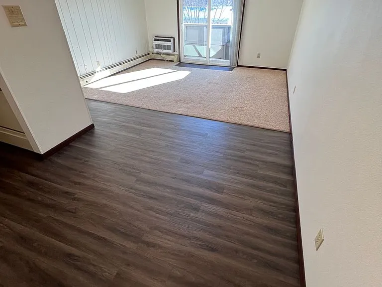 Courtyard Apartment Homes - 816 — Photo 5