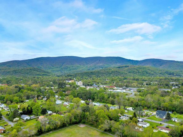 726 Russet Rd, Crozet, VA 22932