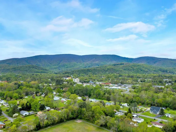 521 Crimson St, Crozet, VA 22932