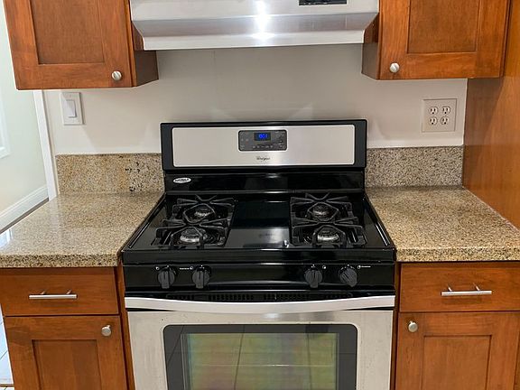 4th image of 444 & 446 N Alta Vista Blvd