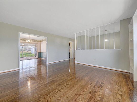 4th image of 444 Westland St