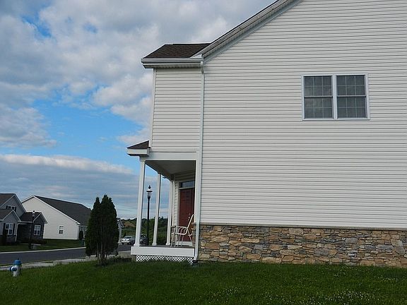 5th image of 102 Heartwood Dr