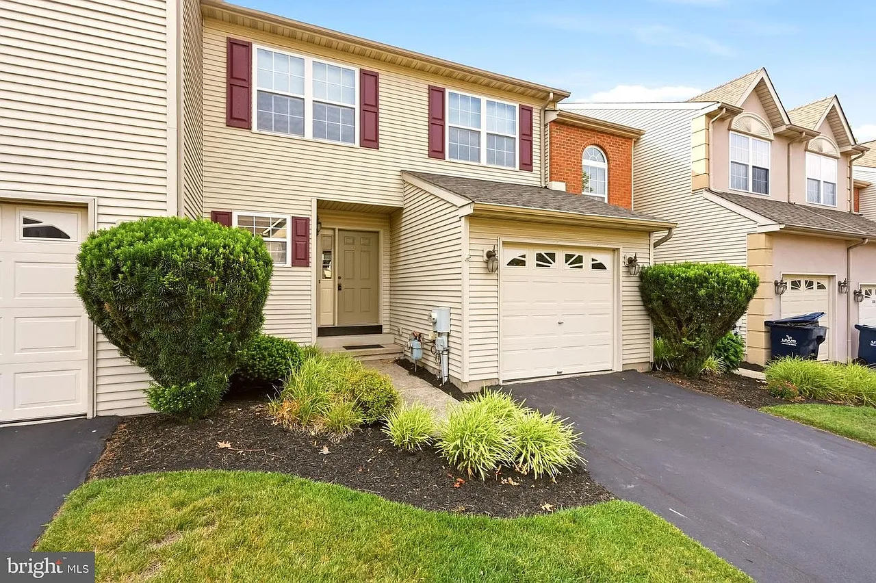4 bed, 1578 sqft, $2,975 — Photo 1