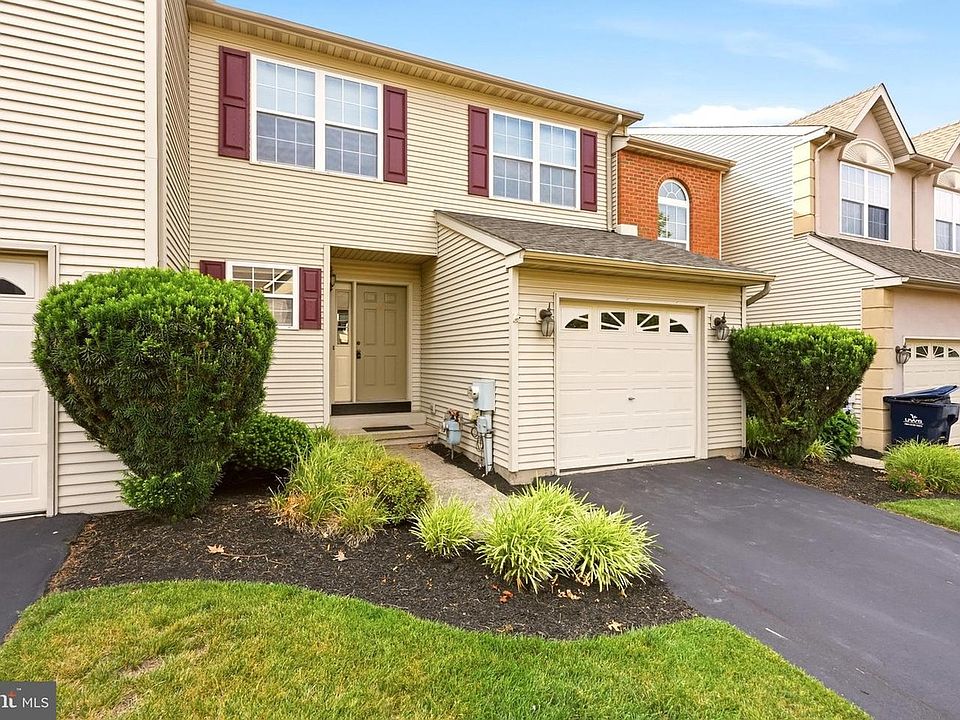 1st image of 362 Hamilton Dr