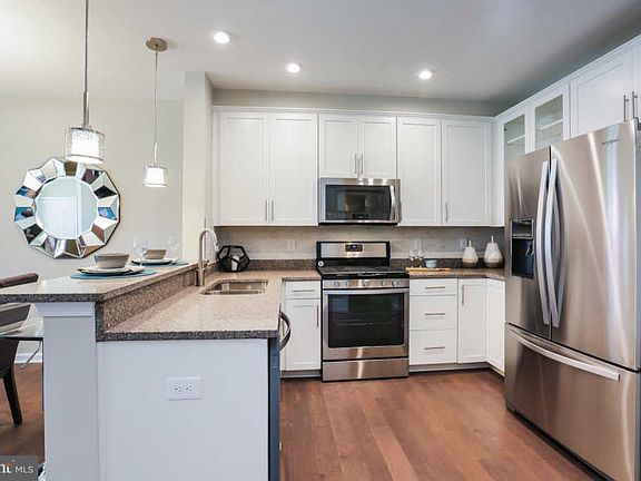 3rd image of 3683 Chippendale Cir
