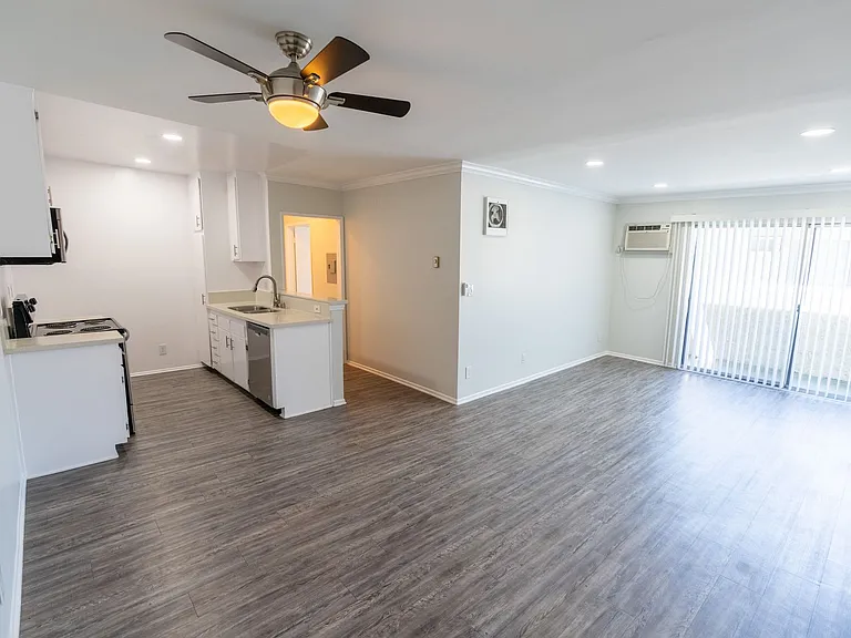 4444 Ensign Avenue — Photo 19