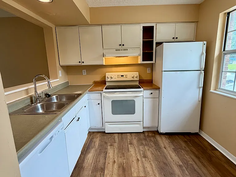 190 Dell St #3 — Photo 1