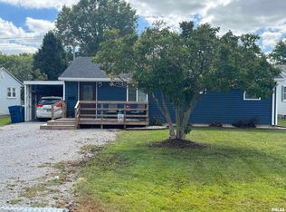 801 W 5th St, Flora, IL 62839