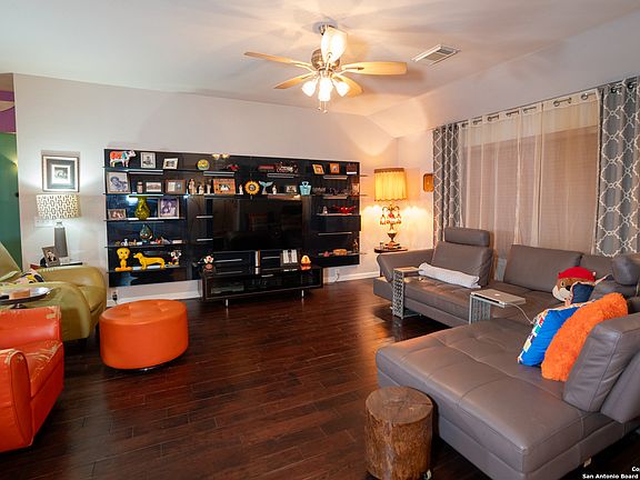 5th image of 15827 Beaufort Blvd