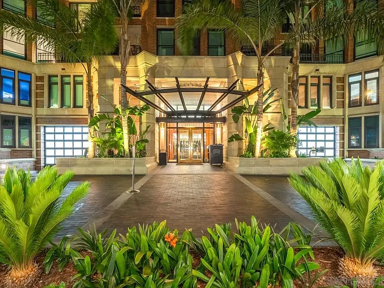 500 W Harbor Dr W #616 — Photo 32