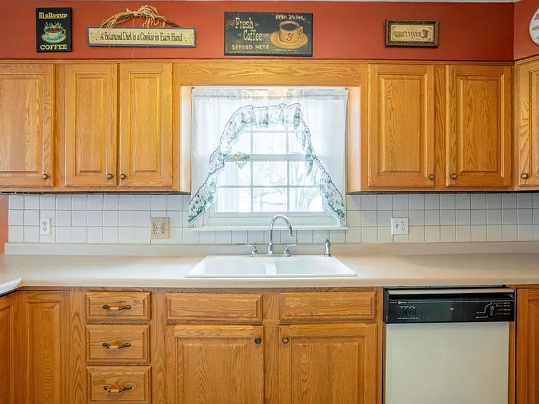 302 Lingale Ave — Photo 7
